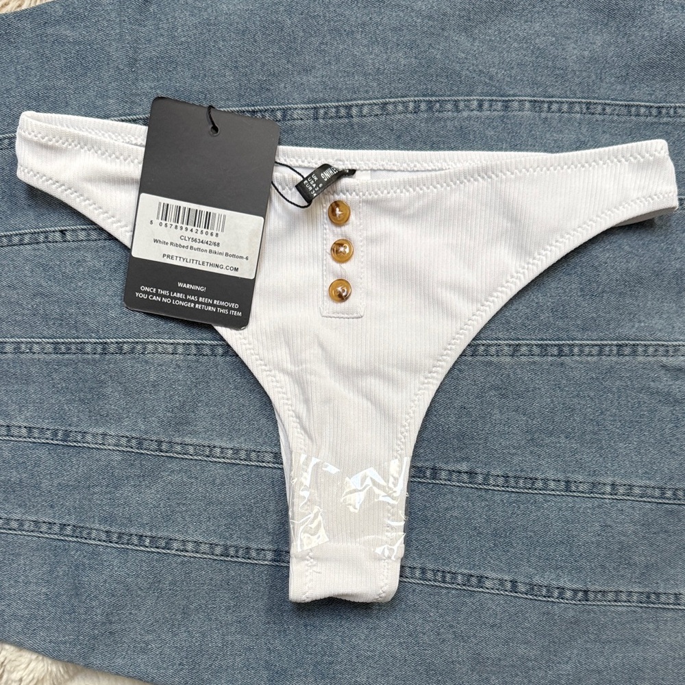 PrettyLittleThing White Ribbed Bikini Bottoms